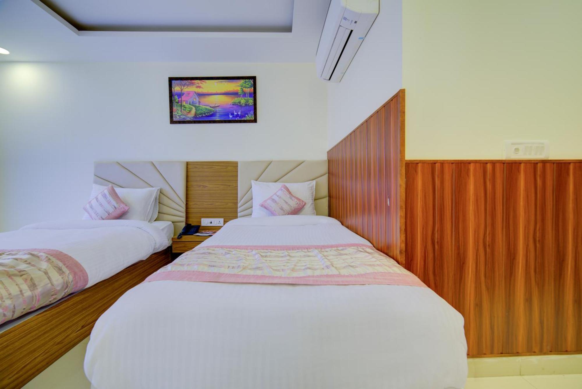 Hotel Grand Suites By D'Capitol Near Delhi Airport نيودلهي المظهر الخارجي الصورة