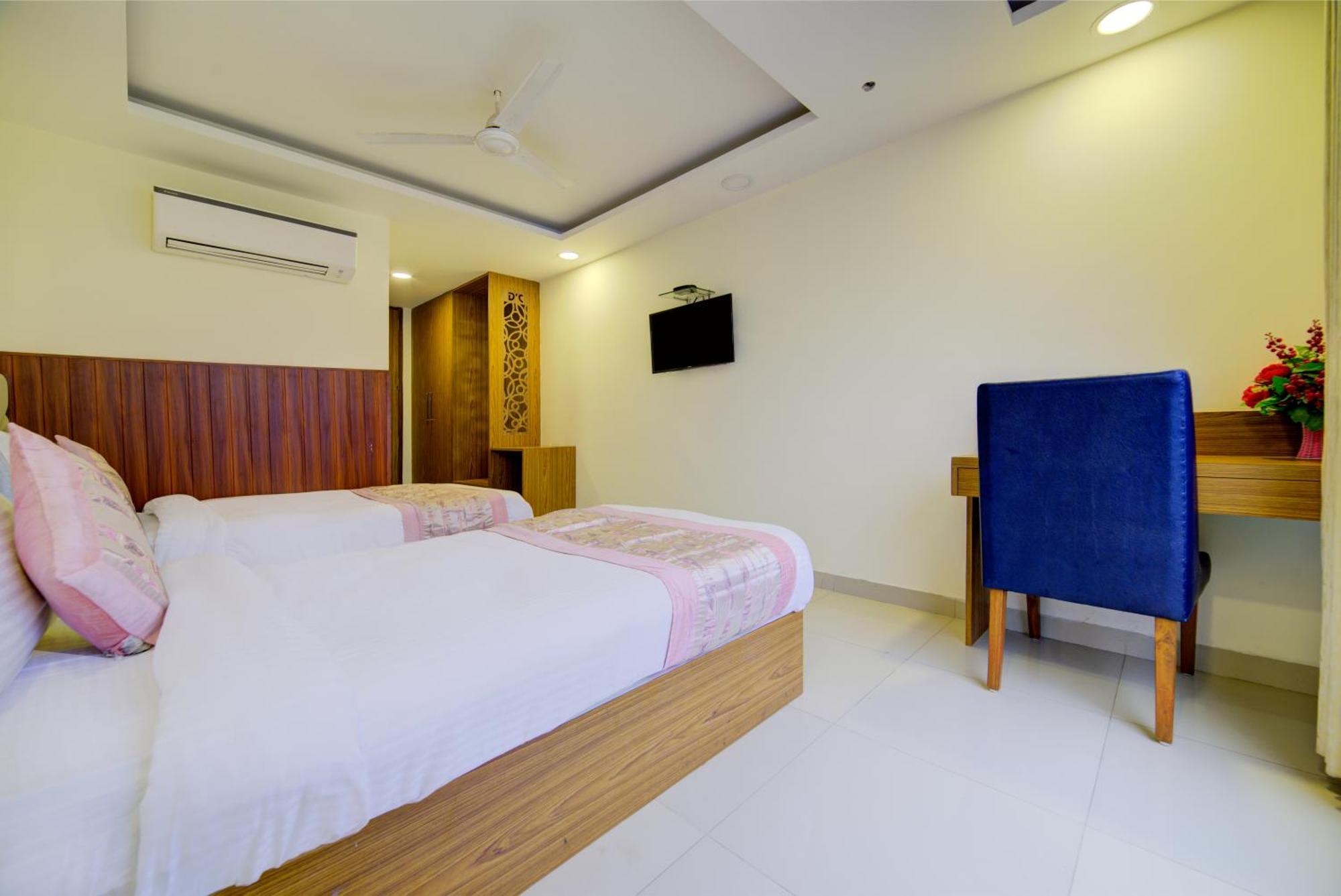 Hotel Grand Suites By D'Capitol Near Delhi Airport نيودلهي المظهر الخارجي الصورة