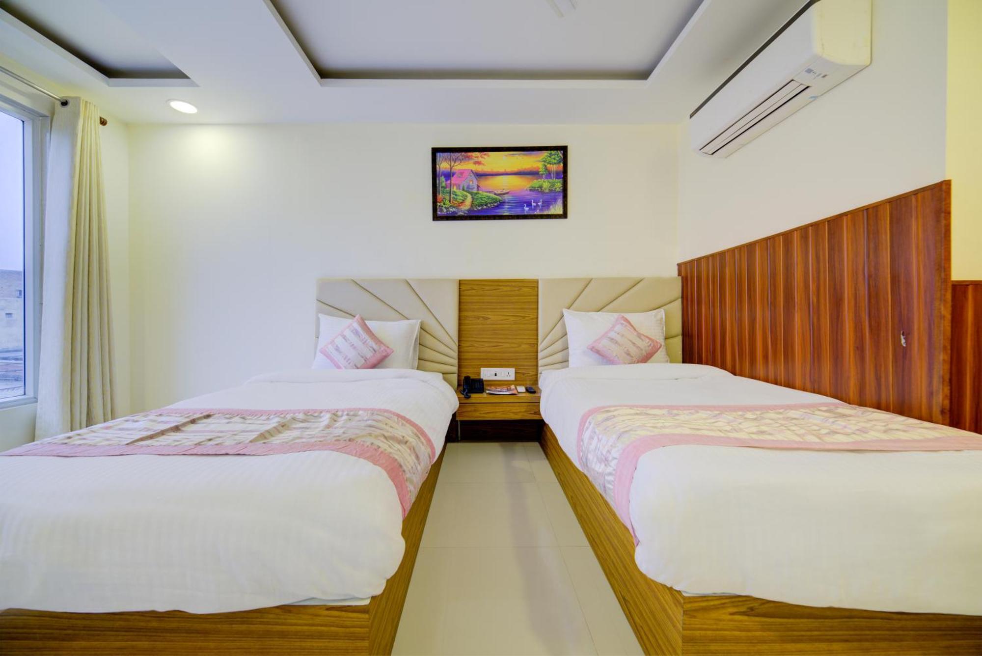 Hotel Grand Suites By D'Capitol Near Delhi Airport نيودلهي المظهر الخارجي الصورة