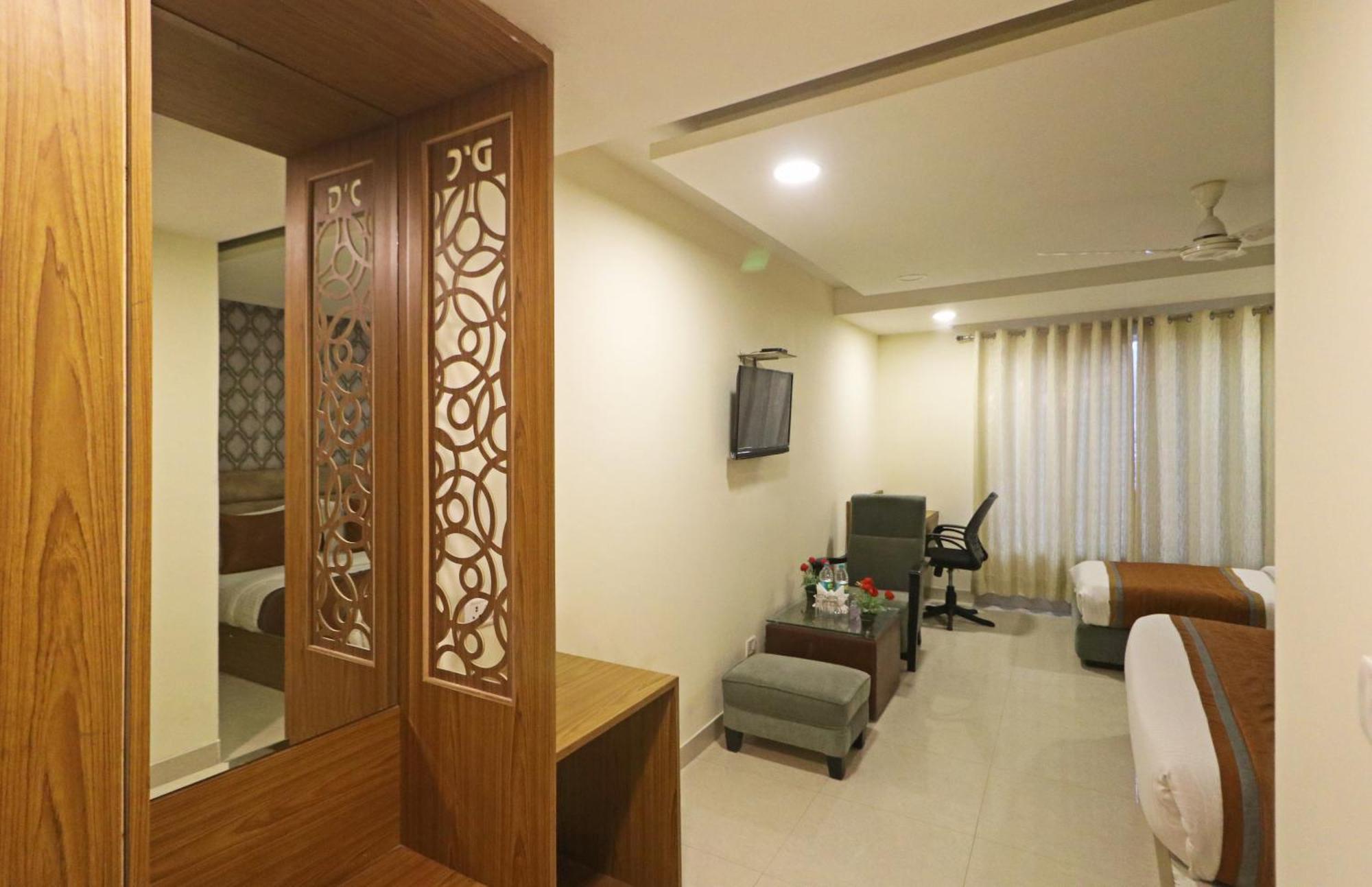 Hotel Grand Suites By D'Capitol Near Delhi Airport نيودلهي المظهر الخارجي الصورة