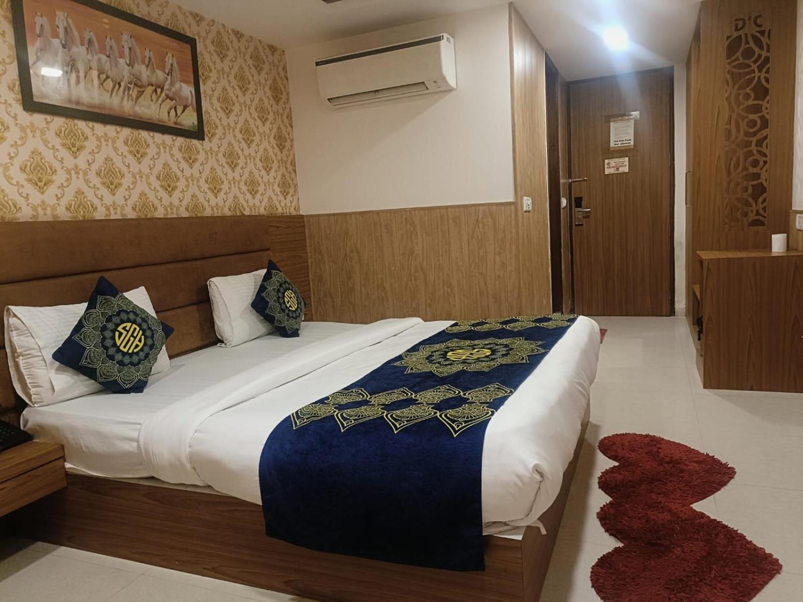 Hotel Grand Suites By D'Capitol Near Delhi Airport نيودلهي المظهر الخارجي الصورة